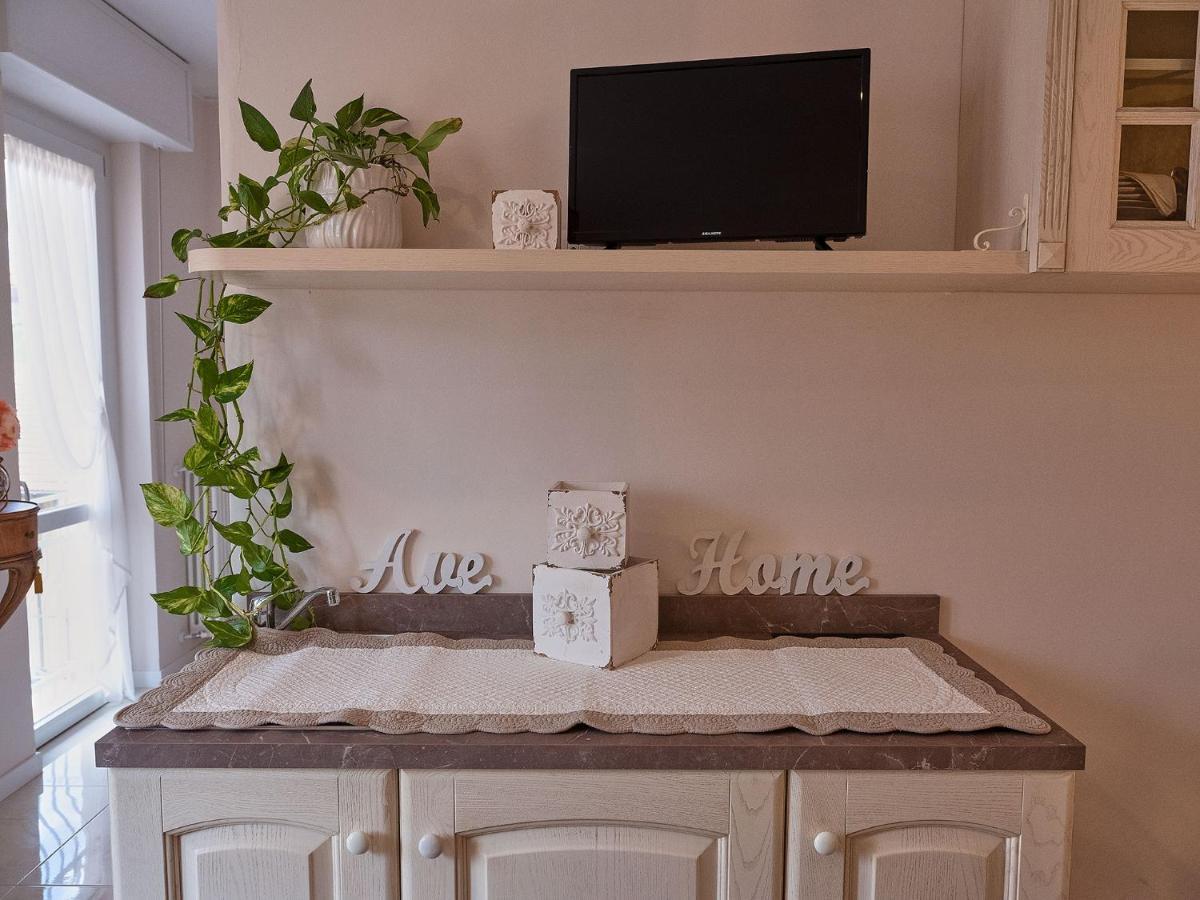 Ave Home Luino Bagian luar foto